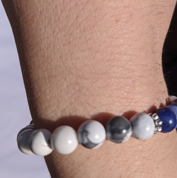 Gemstone Howelite & Sodalite Bracelet - Picture 5 of 6